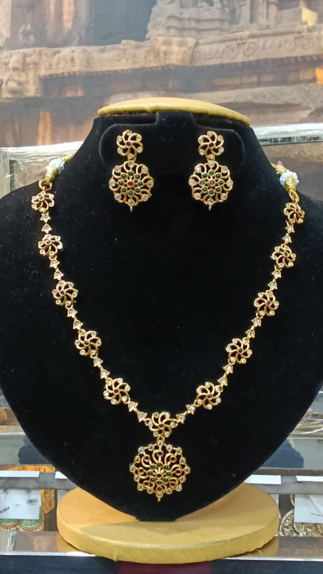 Multicolor stones flower medium necklace set