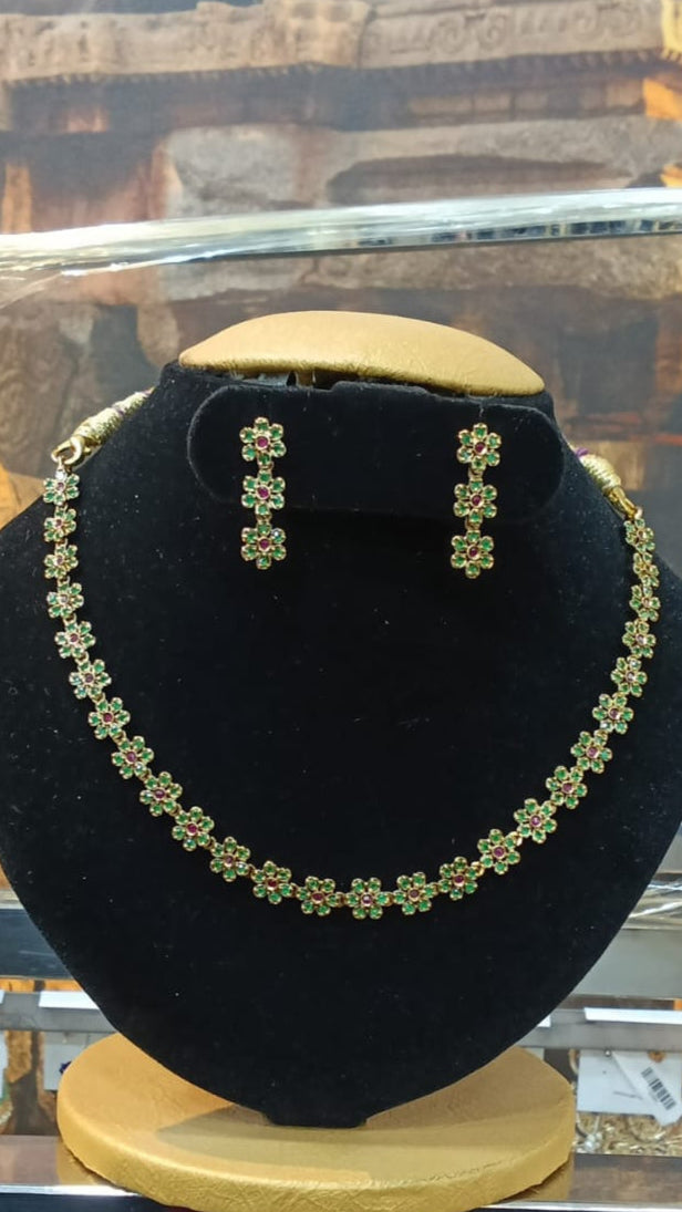 Red green floral motif cz zercon shortNecklace set
