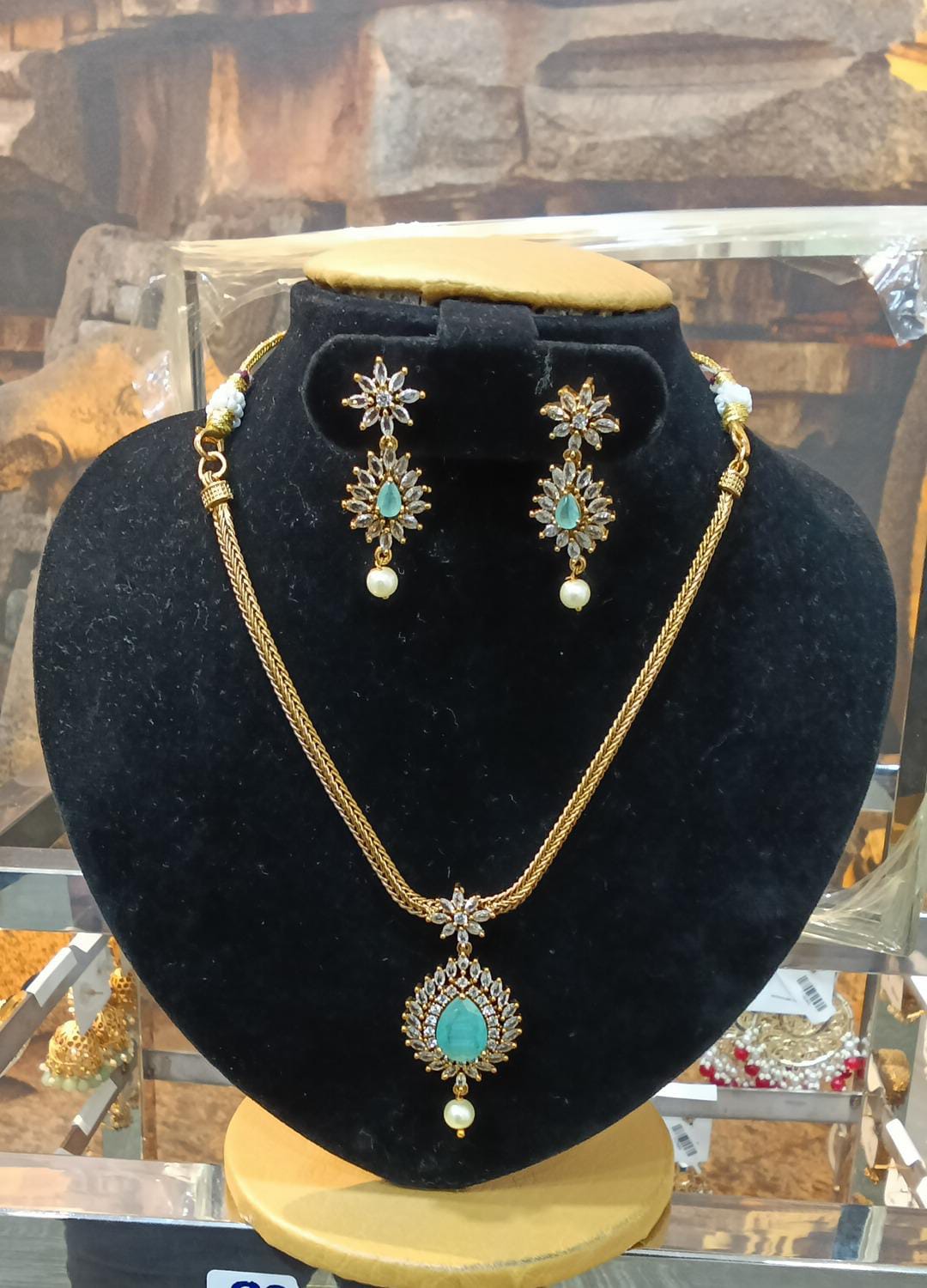 Torquoise stone simple necklace set