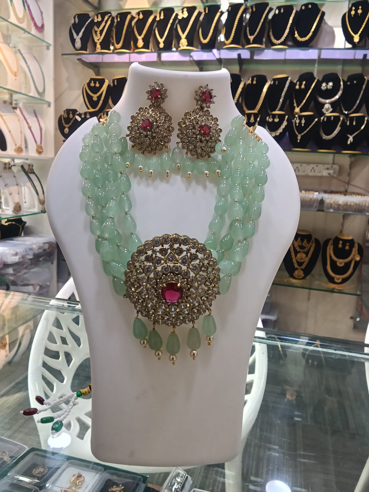 Onyx natural stone drop shape beads with kundan pendant and earrings choker Necklace