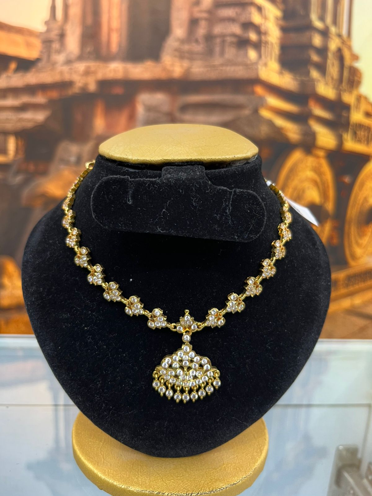 Plain waistbelt with pendant