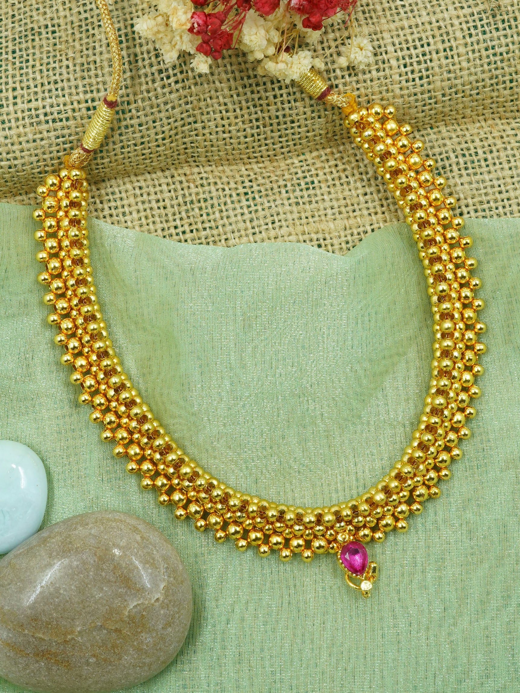 Gold Finish Short necklace Maharastra Thusi 11004N