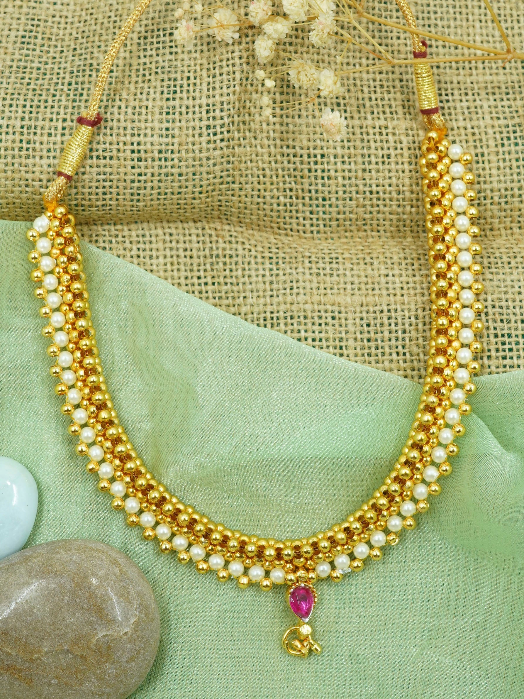 Gold Finish Short necklace Maharastra Thusi 11007N