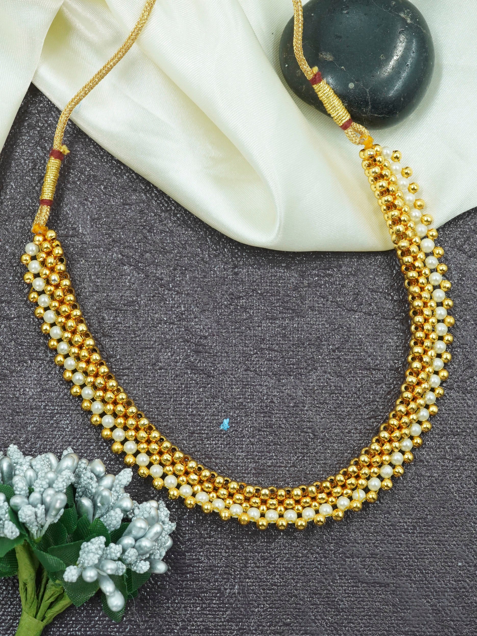 Gold Finish Short necklace Maharastra Thusi 11008N