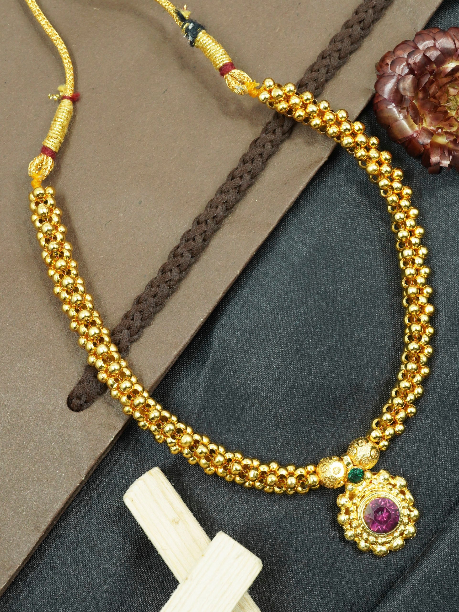 Gold Finish Short necklace Maharastra Thusi 11014N