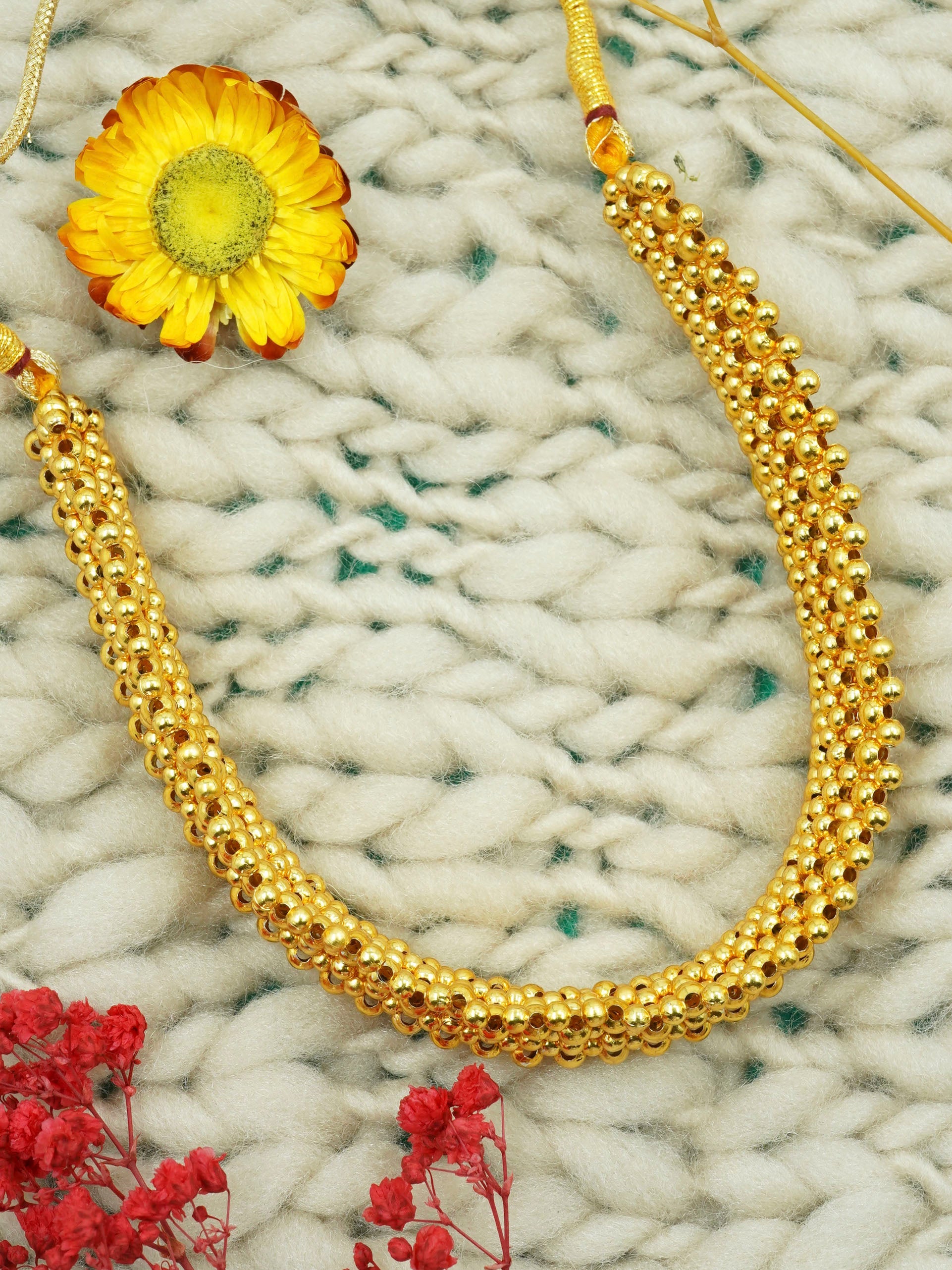 Gold Finish Short necklace Maharastra Thusi 11015N