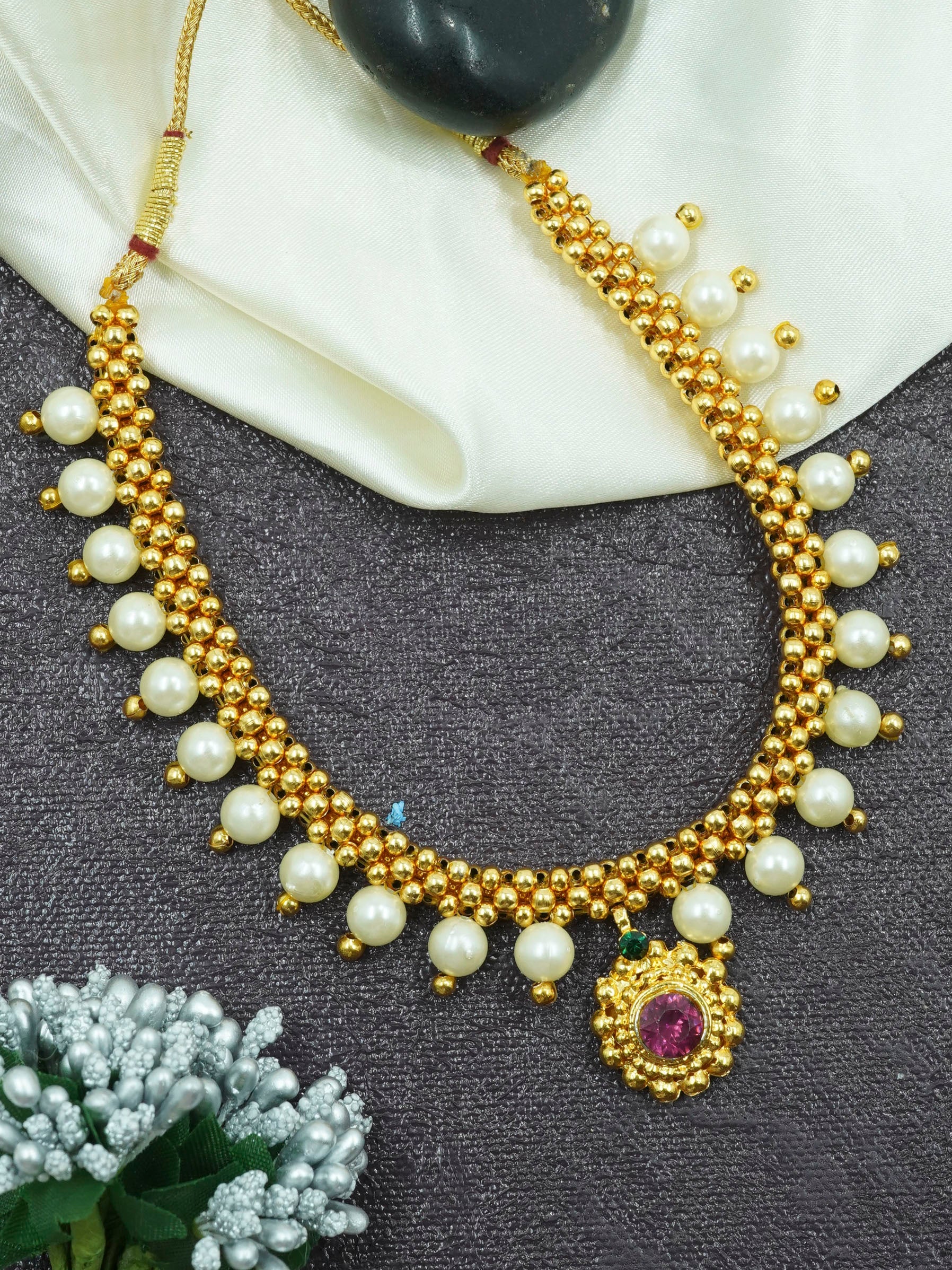 Gold Finish Short necklace Maharastra Thusi 11016N