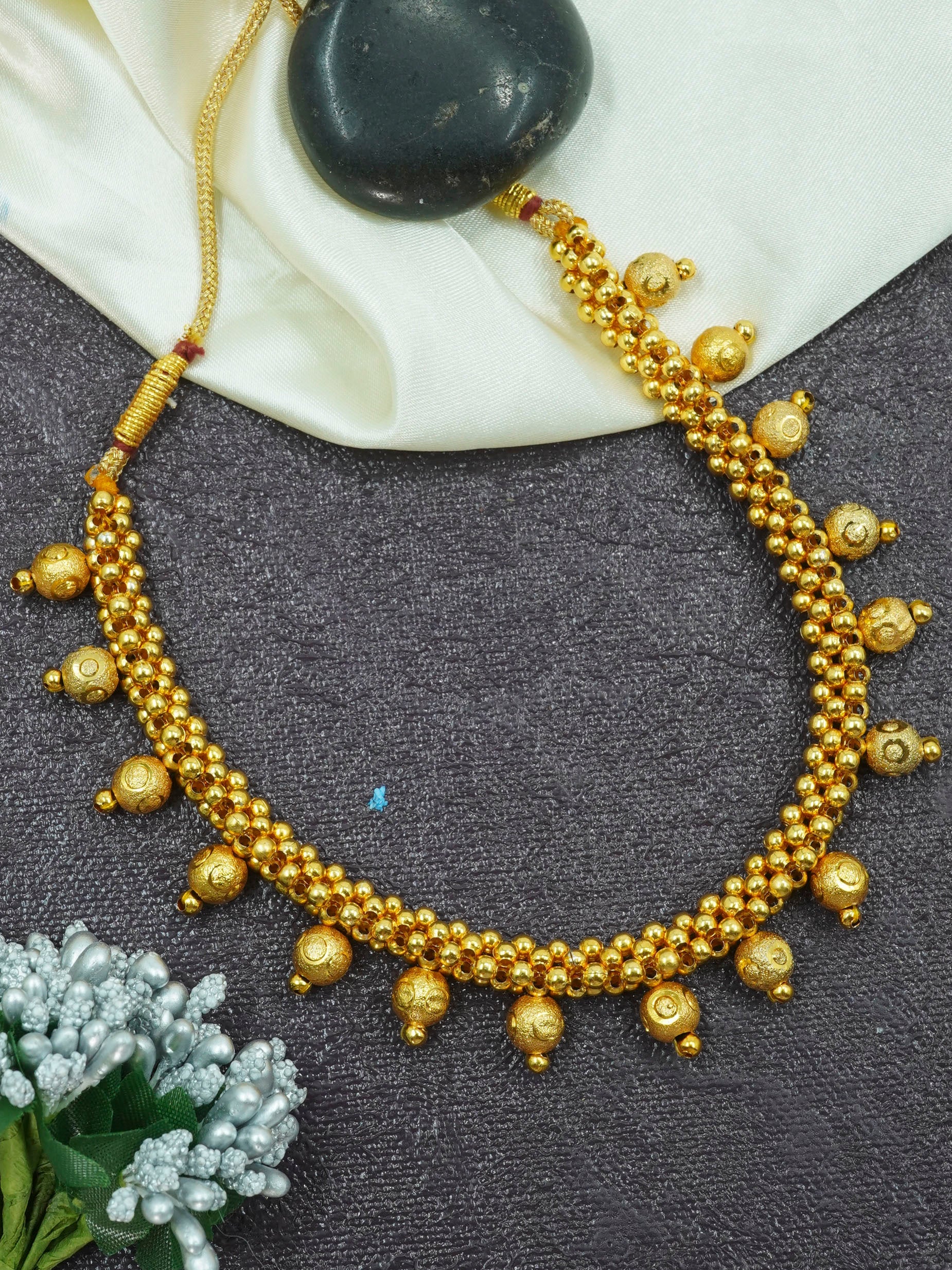 Gold Finish Short necklace Maharastra Thusi 11017N
