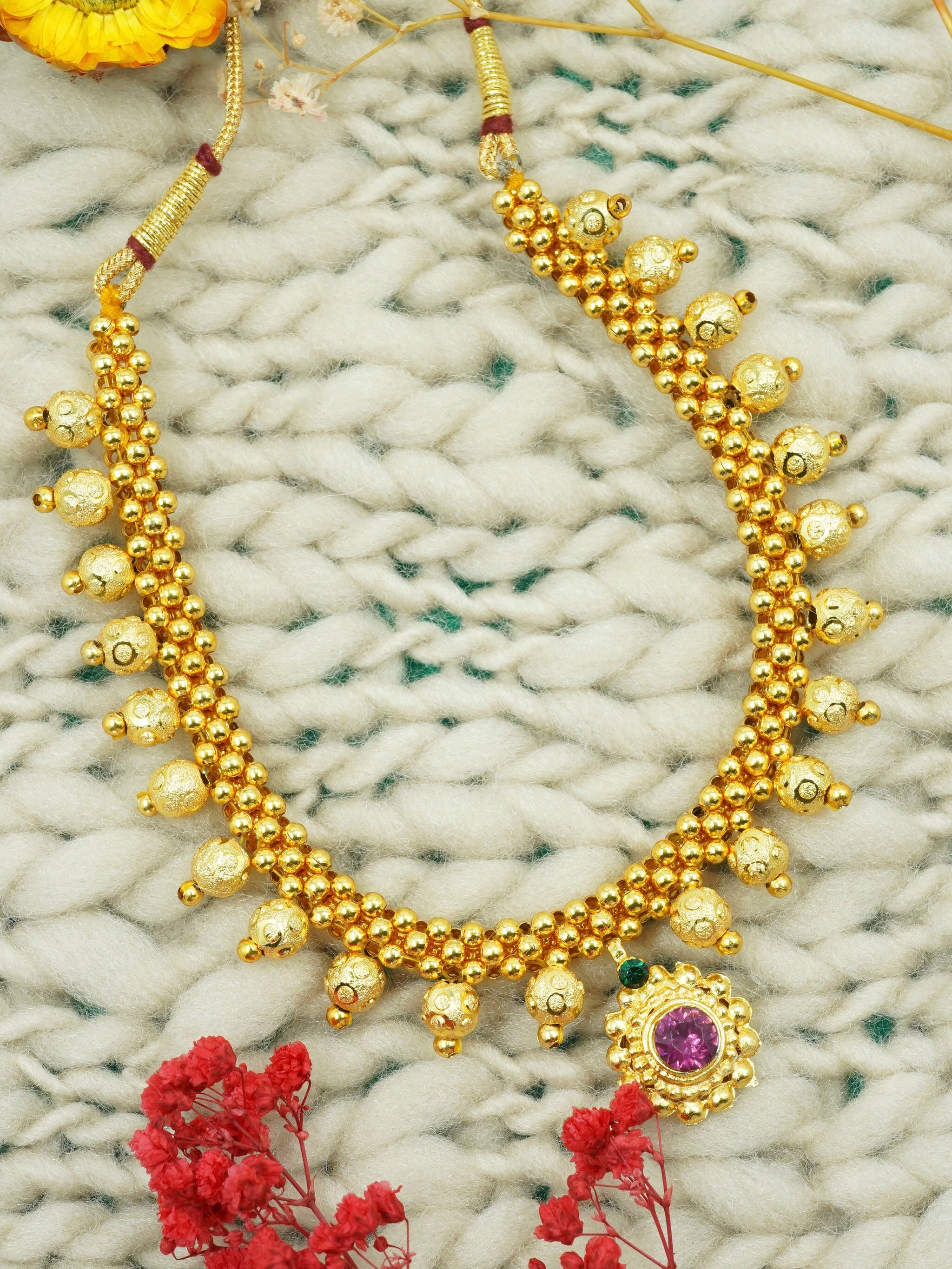 Gold Finish Short necklace Maharastra Thusi 11019N