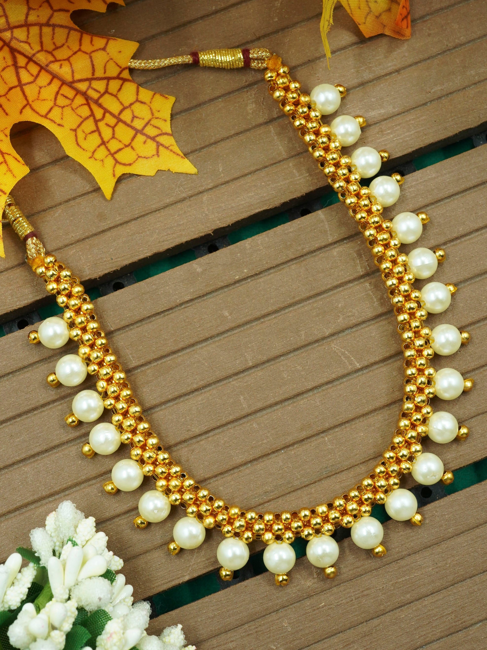Gold Finish Short necklace Maharastra Thusi 11021N