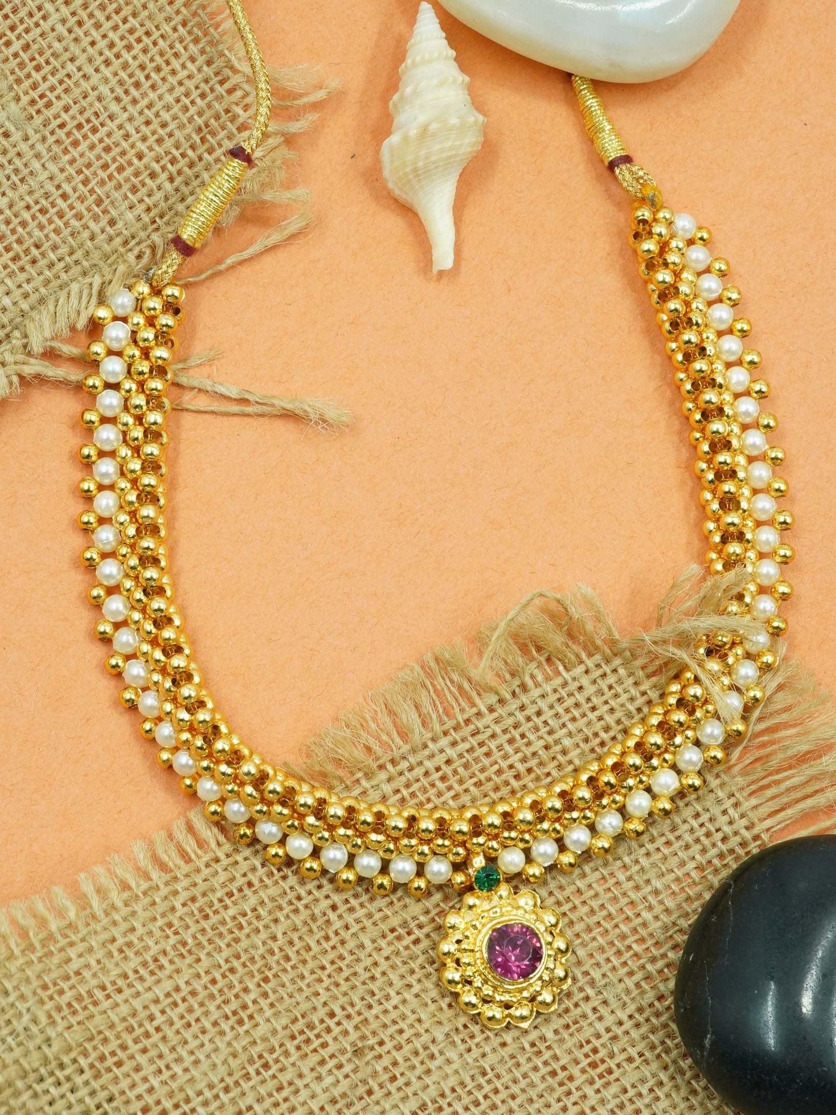 Gold Finish Short necklace Maharastra Thusi 11024N