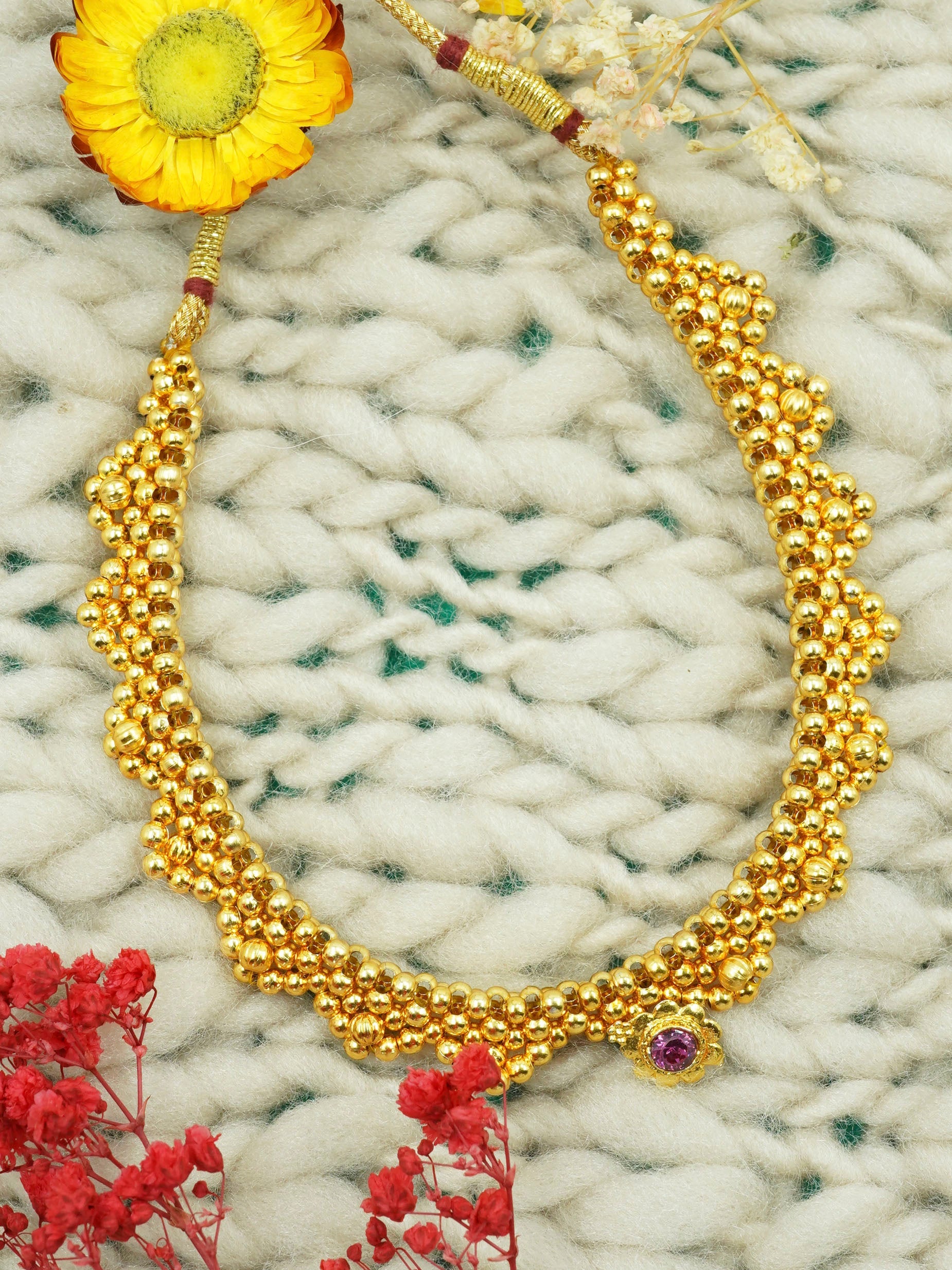 Gold Finish Short necklace Maharastra Thusi 11027N