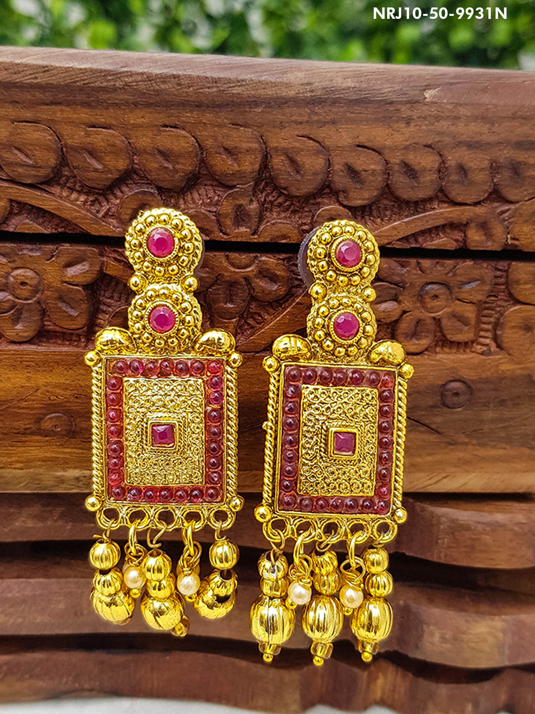 Gold Plated Artificial Stone Studded earrings / Jumki 9931N