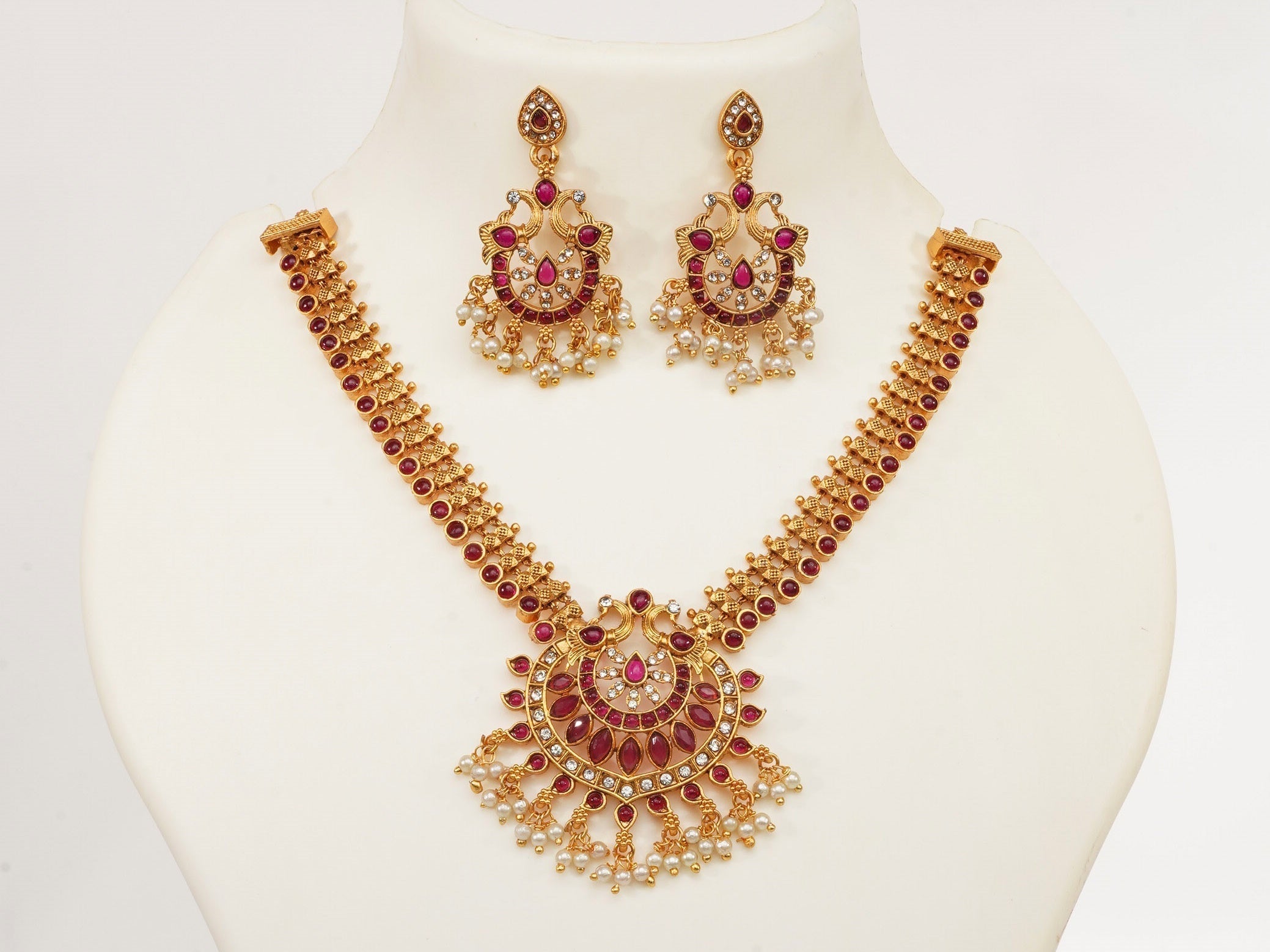 Gold Plated Elegant Classic Stone Studded Necklace Set with diff Colours 9300N