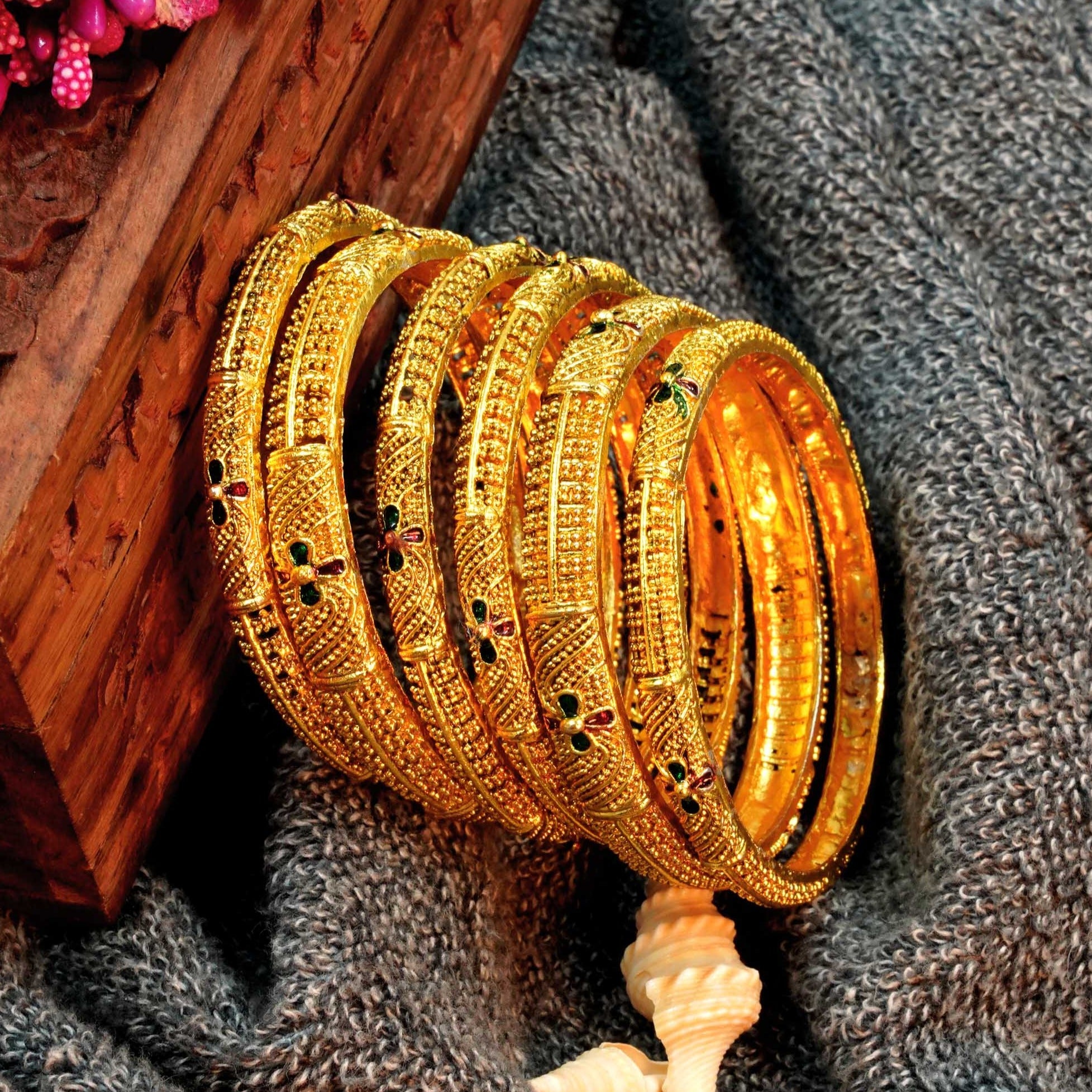 Gold Plated great finish Two Broad 4 thin Set of 6 bangles 8799A
